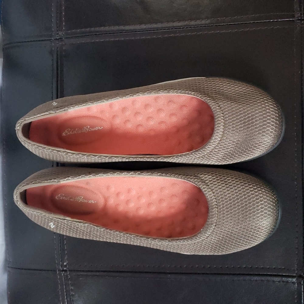 Eddie Bauer Flat Shoes Like New sz 10